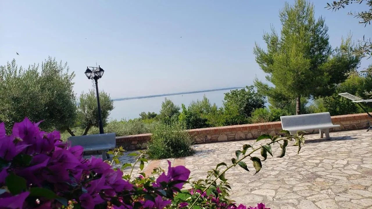 Hotel Brifs Shëngjin 0*,