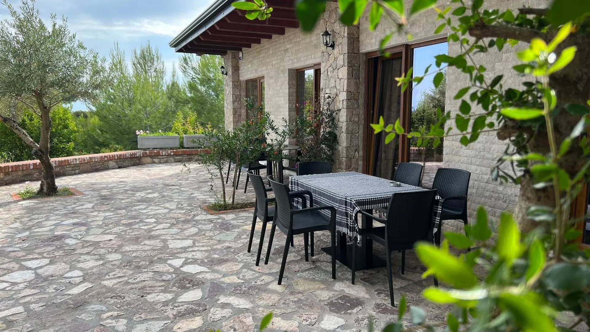 Hotel Brifs Shëngjin 0*,  Albanië