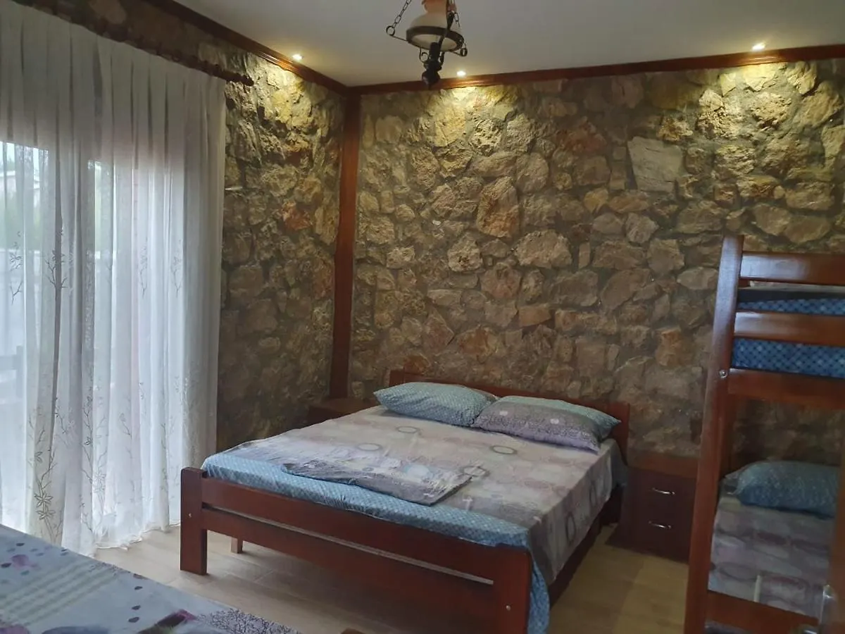 Hotel Brifs Shëngjin 0*,  Albanië