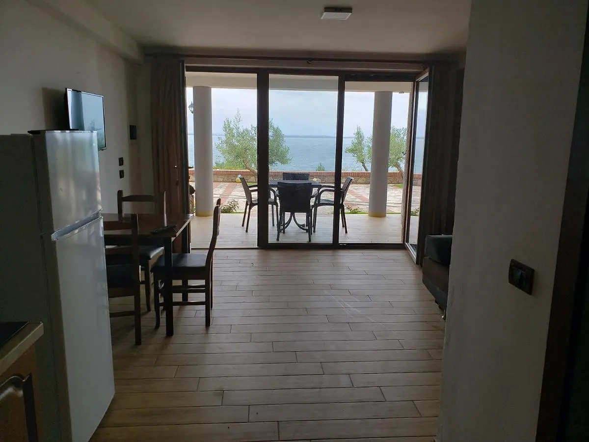 Hotel Brifs Shëngjin 0*,